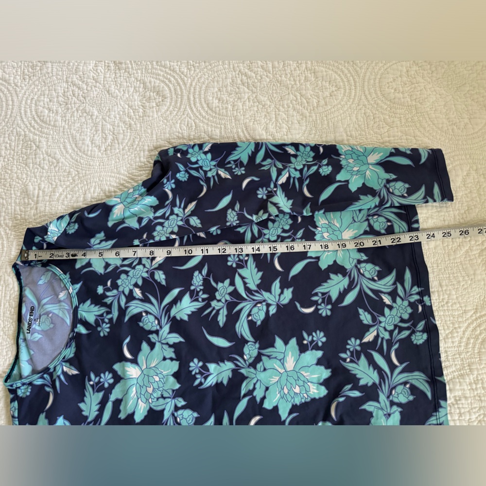 Lands’end Women’s Swim Tee, M🦋 - Picture 5 of 7